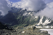 Blick vom Gipfelgrat gegen Sueden