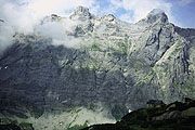 Kroentenhuette vor dem Schlossberg