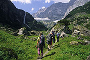 Schattig Boden mit Wasserfall vom Fulensee